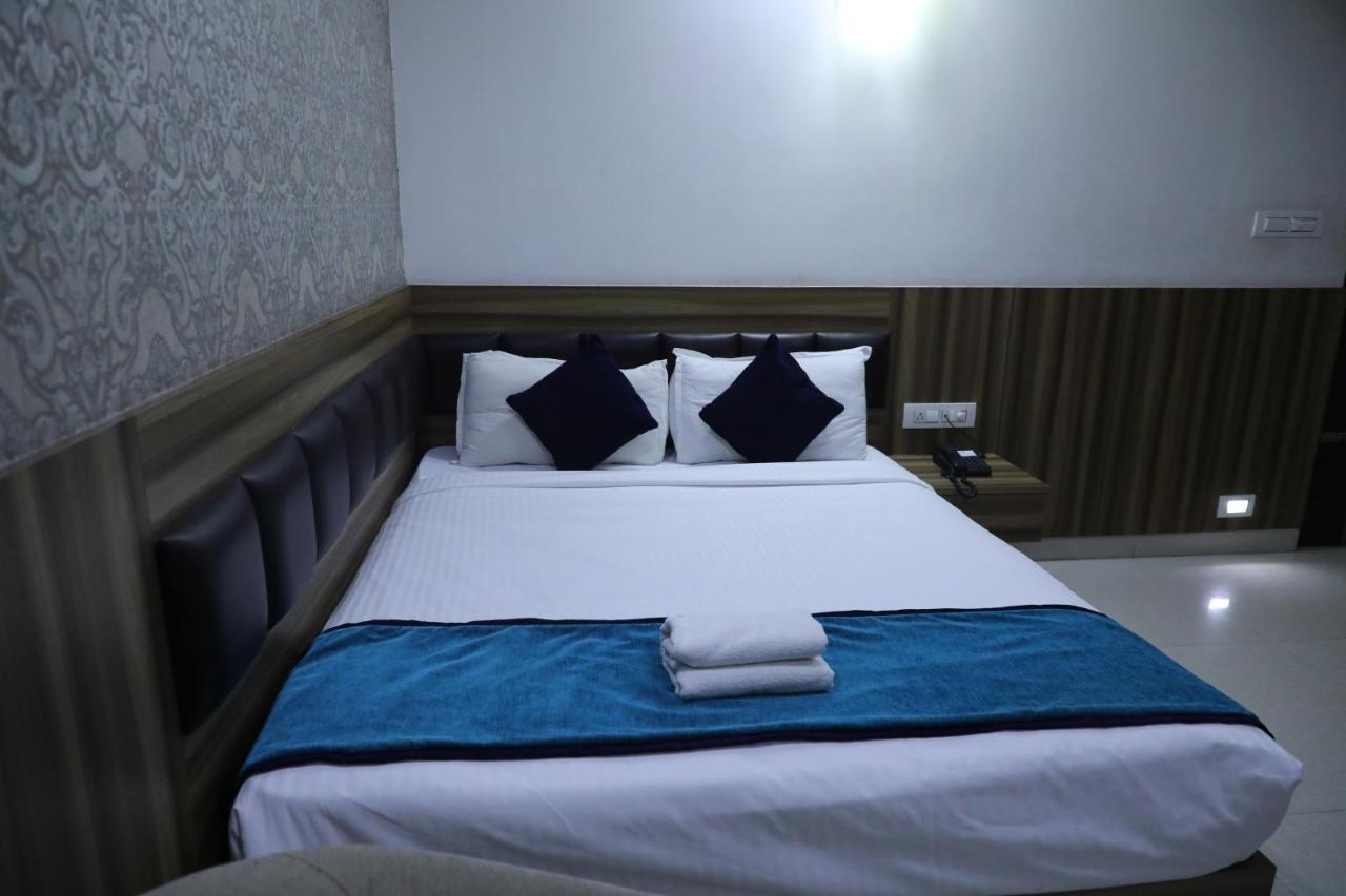 Western Keys Hotel Bangalore Bagian luar foto